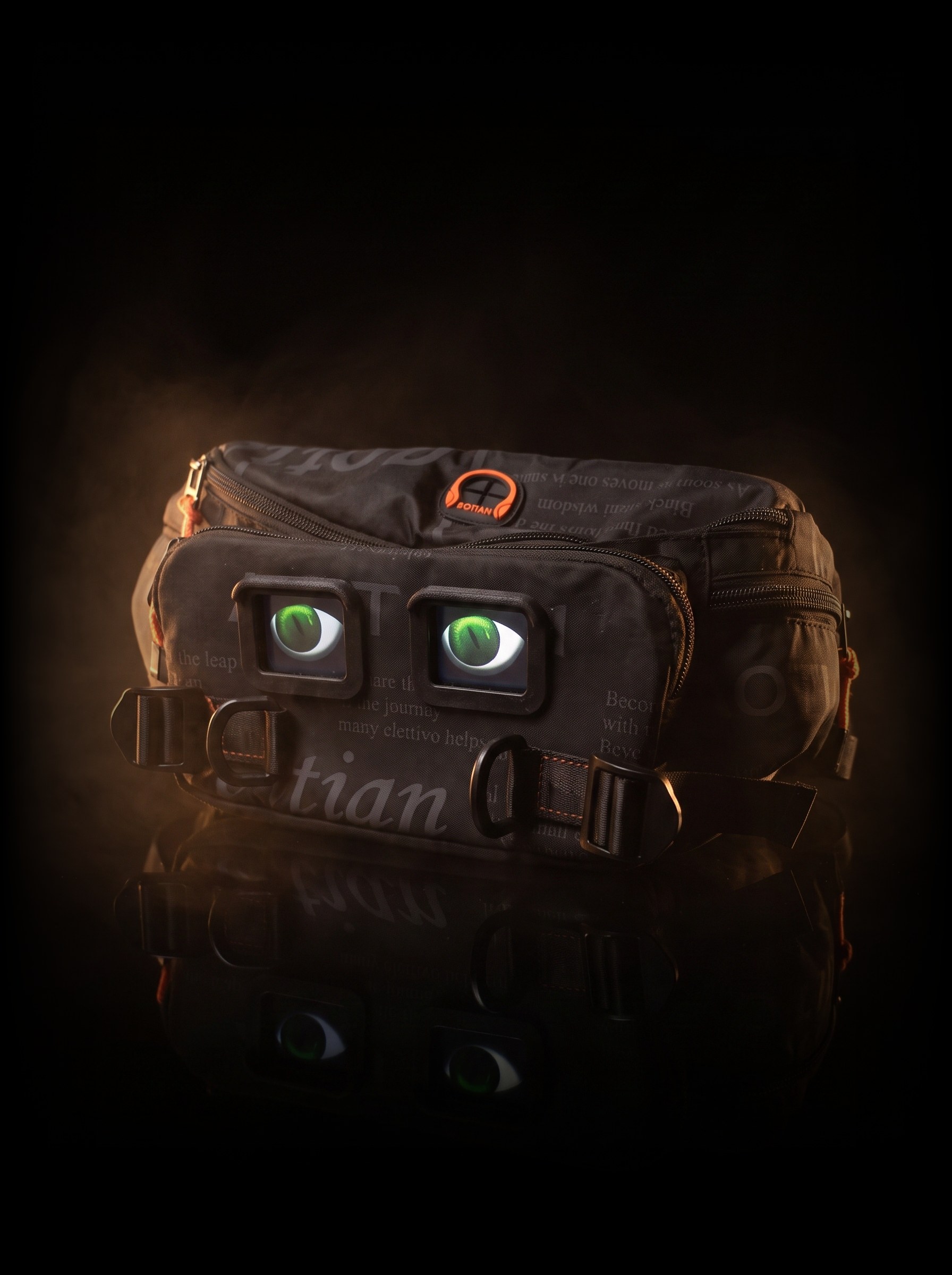 V3 Oculus Minor enthüllt — kompakte Umhängetasche mit Augen